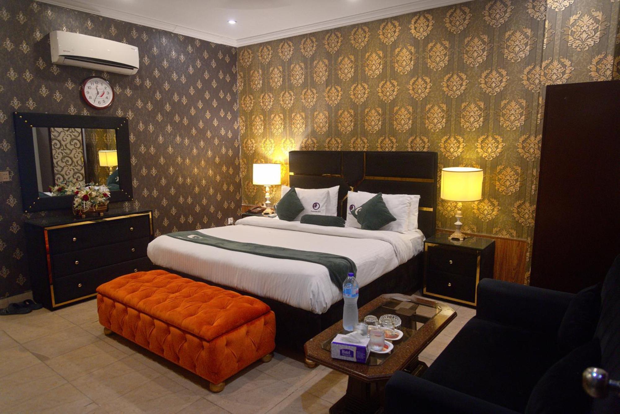 Premier Inn Johar Town Лахор Экстерьер фото