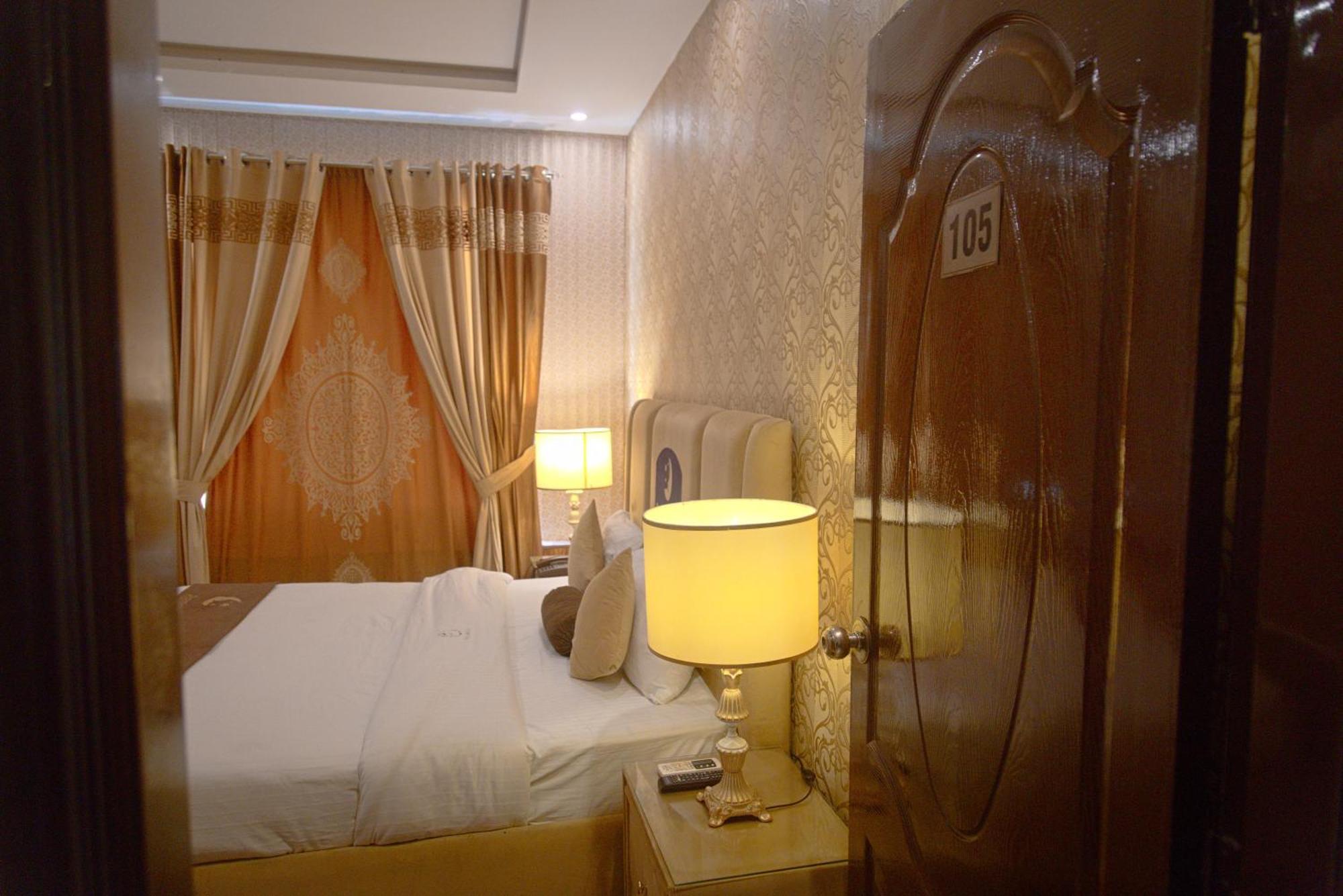 Premier Inn Johar Town Лахор Экстерьер фото