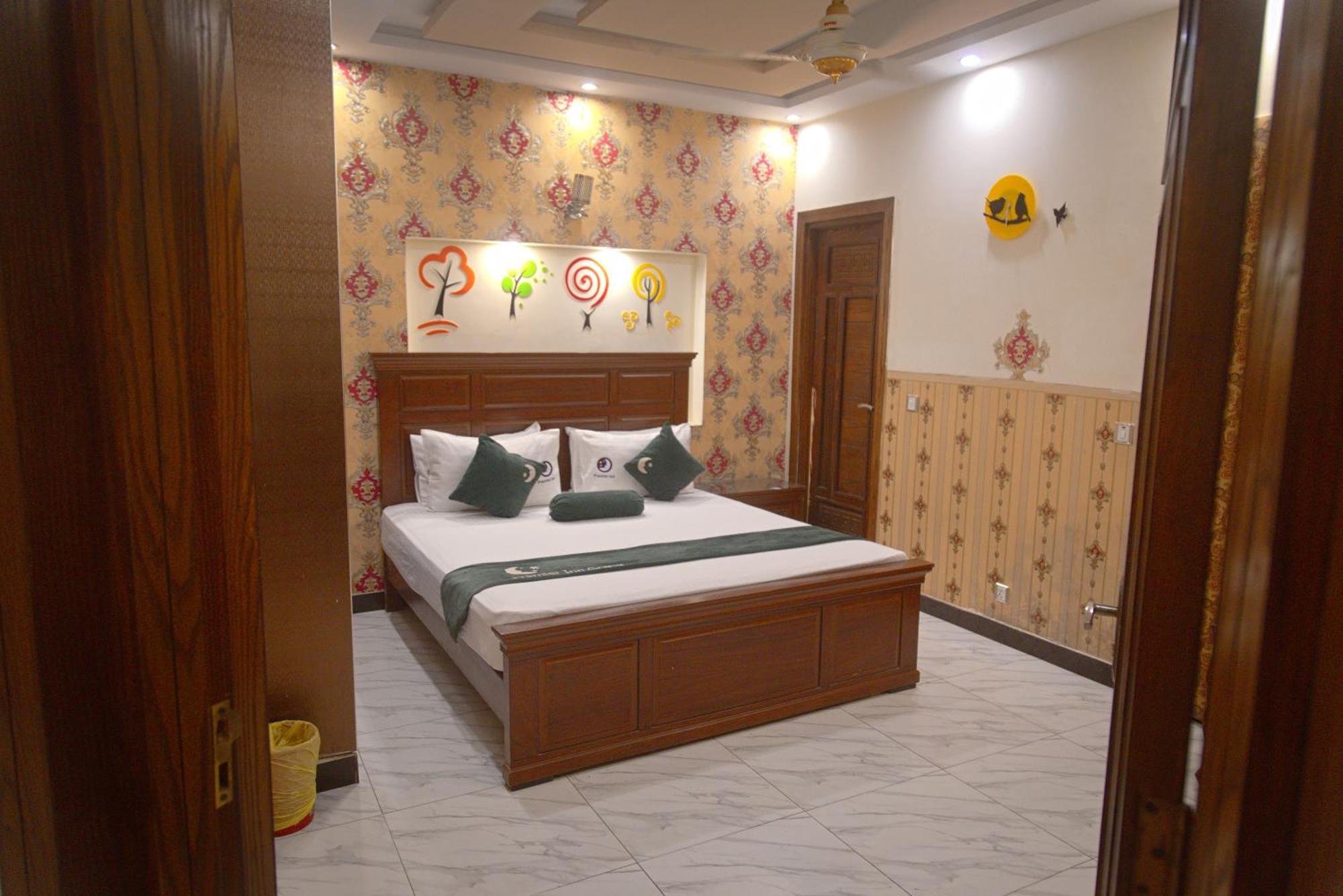 Premier Inn Johar Town Лахор Экстерьер фото