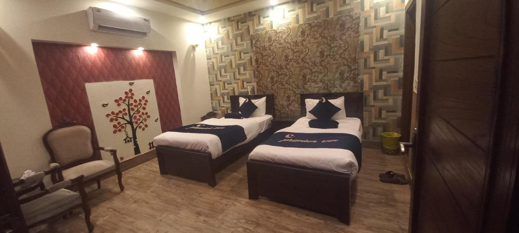 Premier Inn Johar Town Лахор Экстерьер фото