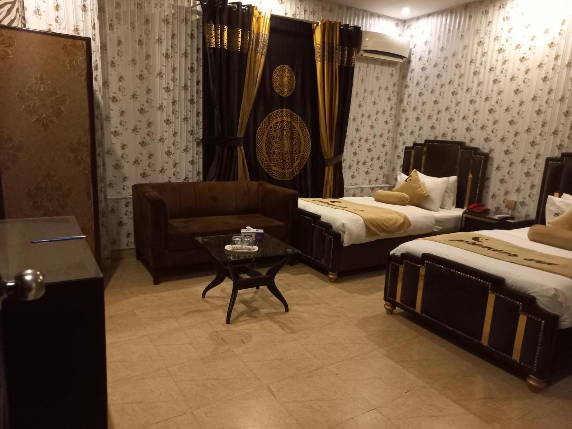 Premier Inn Johar Town Лахор Экстерьер фото