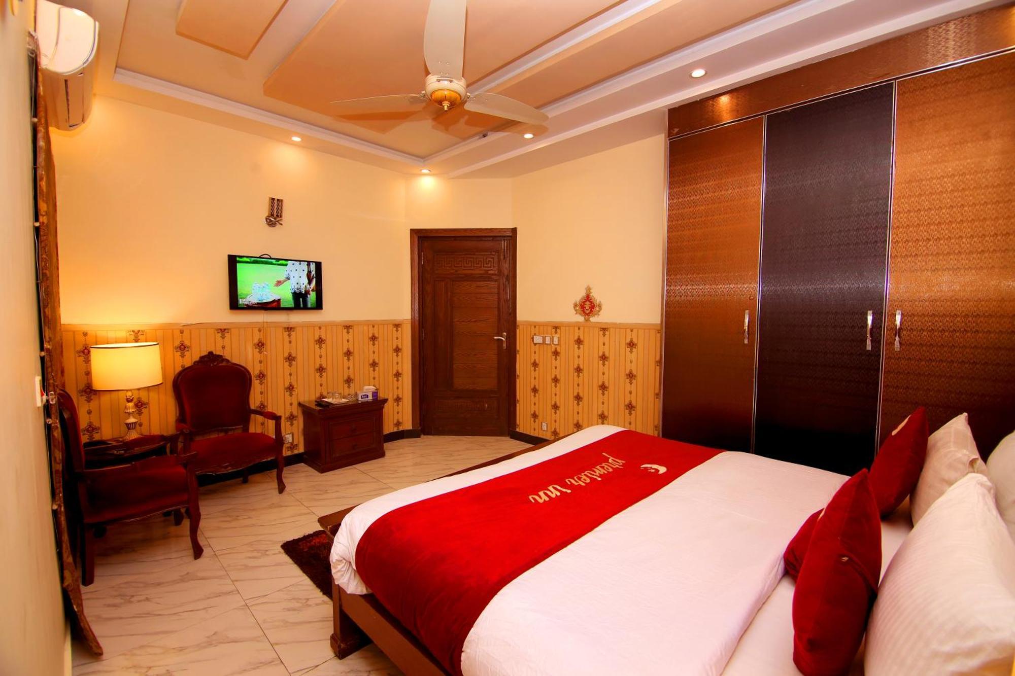 Premier Inn Johar Town Лахор Экстерьер фото