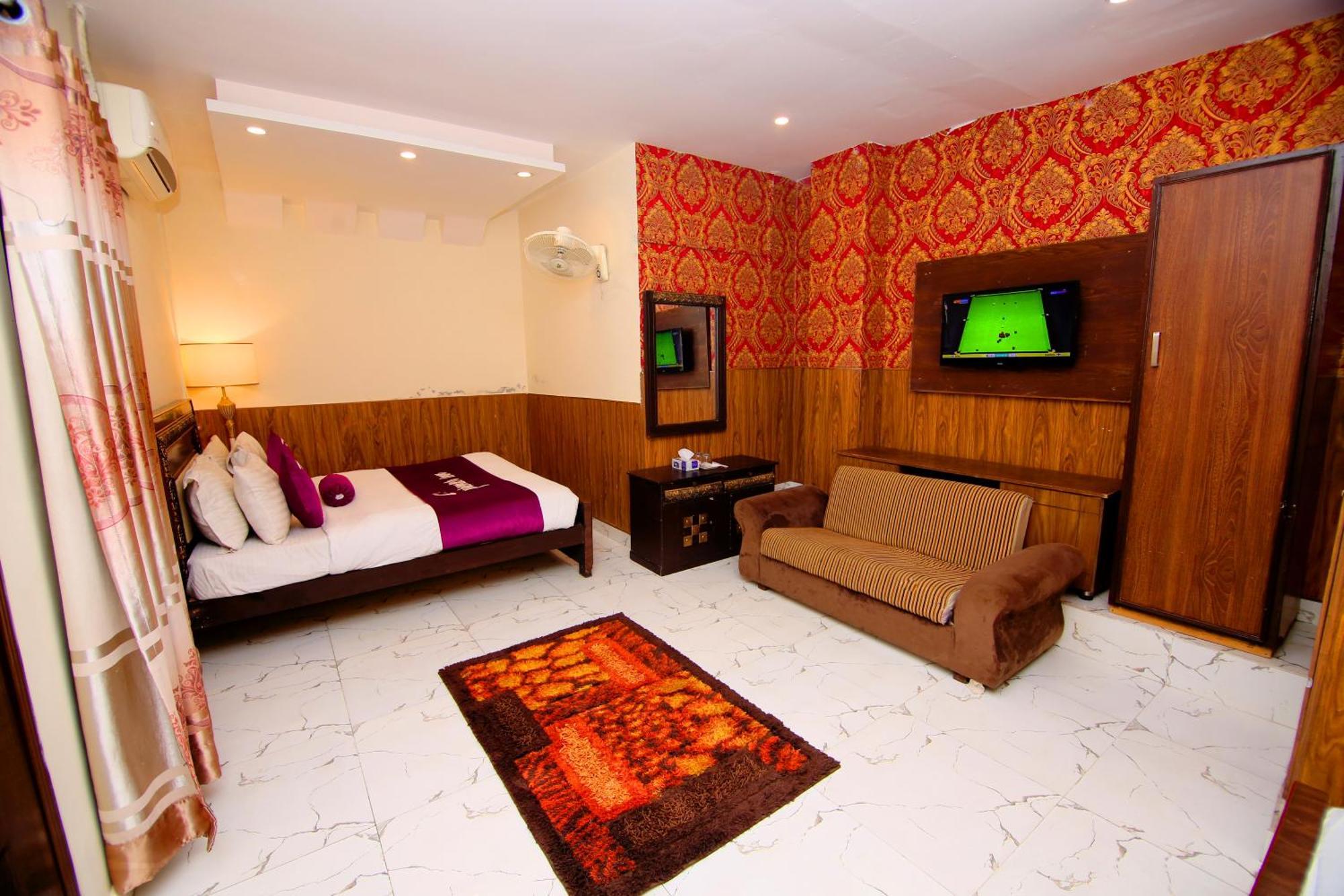 Premier Inn Johar Town Лахор Экстерьер фото
