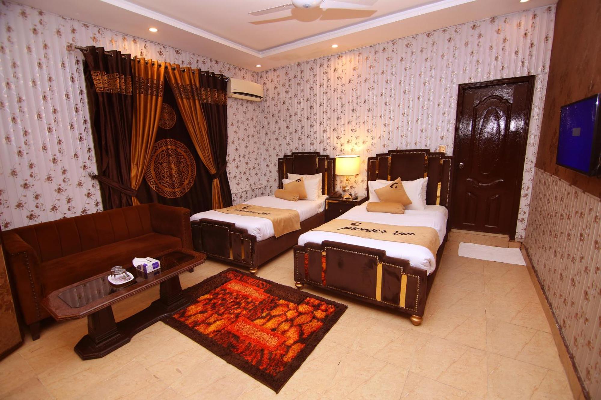 Premier Inn Johar Town Лахор Экстерьер фото